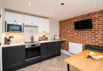 Modern finish to a historic brewers house, Derby has Balcony rooms