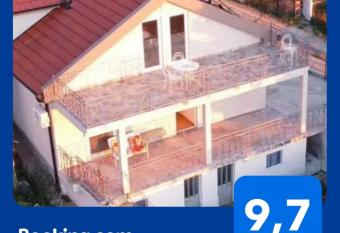 Apartman Lena Sutomore has Balcony rooms