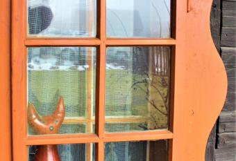 Vila L    ka has Balcony rooms