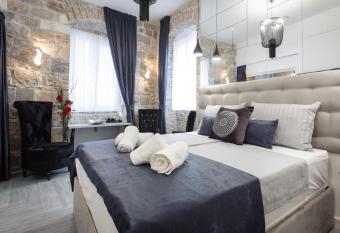 Marie Rooms Centar Split allows 18 year olds to book a room
