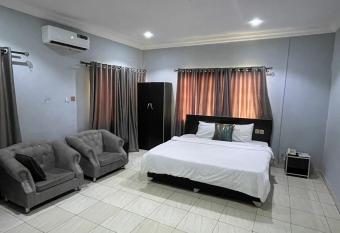 99 Apartment and Lounge Ltd allows 18 year olds to book a room