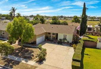 Luxury House 4 Bedrooms - Close To Disneyland & Honda Center allows 18 year olds to book a room