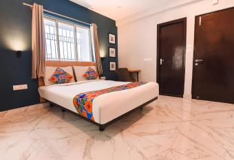 Super Collection O New Town Near Biswabangla Gate allows 18 year olds to book a room