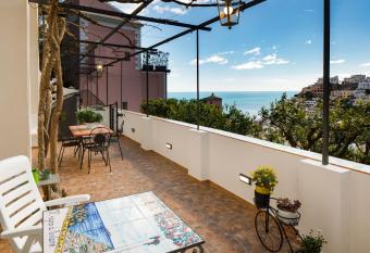 YourHome - Relais Il Sogno di Positano has Balcony rooms