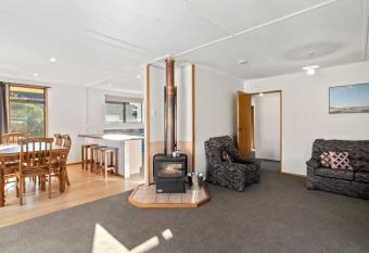 Holiday Heaven - Cromwell has Balcony rooms