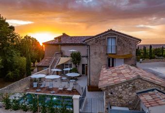 Villa Sainte Anne has Balcony rooms