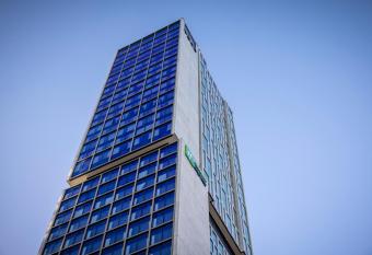 Holiday Inn Express Auckland City Centre, an IHG Hotel allows 18 year olds to book a room