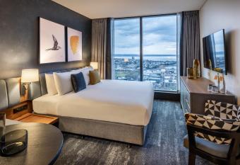 voco Auckland City Centre, an IHG Hotel allows 18 year olds to book a room