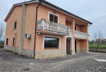 Immaculate 4-Bed House in Cassino Villa Aurora has Balcony rooms
