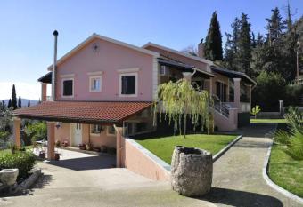 Villa Leo Junior has Balcony rooms