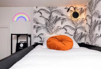 The Creteil Shelter - Duke Housing has Balcony rooms