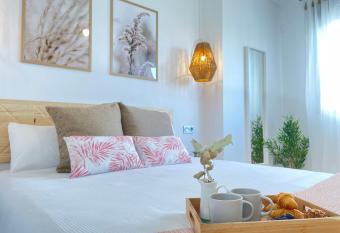 Granada Bed&Suite Apartamento allows 18 year olds to book a room