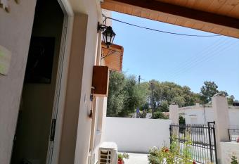 Lemon Tree House has Balcony rooms