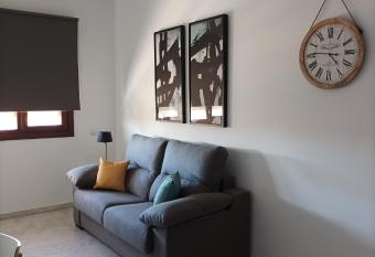 Moderno apartamento en conjunto residencial allows 18 year olds to book a room