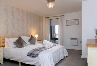 Oakstays Quayside Gem has Balcony rooms