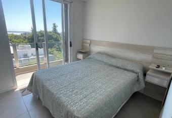 Departamento Parque allows 18 year olds to book a room