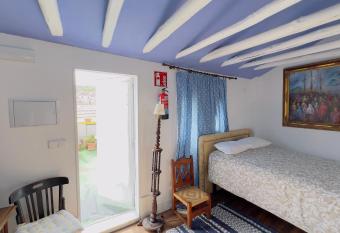 APCH V7 Torre  n allows 18 year olds to book a room