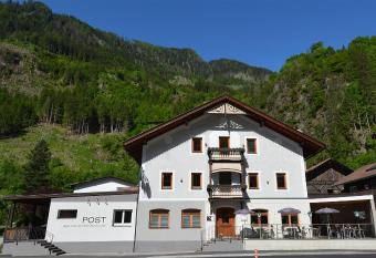 Gasthaus Post has Balcony rooms