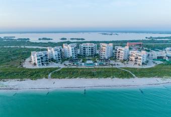 Playa, Selva, Cenotes, Ruinas, Marina todo a 5 km has Balcony rooms