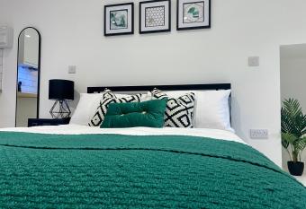 Stylish studio apartment in centre of St Clears allows 18 year olds to book a room