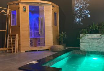 Pasith  a Loft Spa Privatif allows 18 year olds to book a room