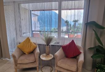 Relax-Lugano Lake has rooms with a private hot tub