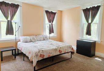 Huge 2 Bedroom House in the Heart of Northside! allows 18 year olds to book a room