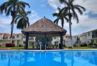 CASA COMPLETA CON ALBERCA ZONA Diamante allows 18 year olds to book a room