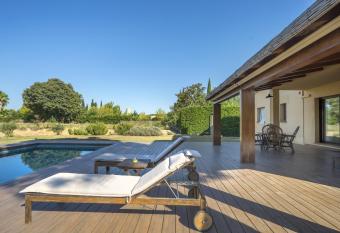 Mediterranean Paradise with private pool has Balcony rooms