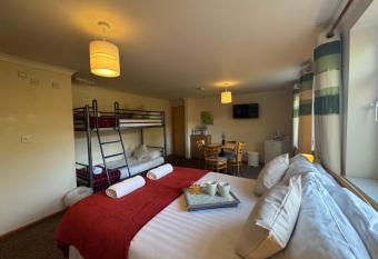 The Carpenters Arms Rooms in Broadway, Laugharne allows 18 year olds to book a room