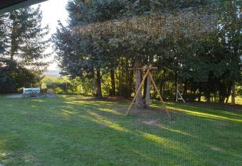 Loue joli T2,neuf, de 50m2, dans un cadre paisible allows 18 year olds to book a room