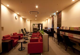 HEARTS Capsule Hotel & Spa Nakasu -Male only- allows 18 year olds to book a room