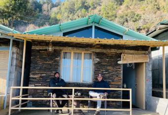 Family in the Hills by Nature s Glamping has Balcony rooms