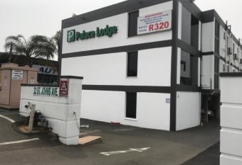 PALACE LODGE PINETOWN allows 18 year olds to book a room
