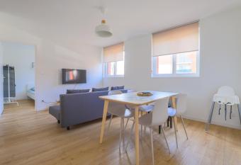 Dolce vita - Avec Parking Priv   Gratuit allows 18 year olds to book a room