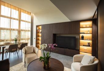 Gold Tower Lifestyle Hotel has rooms with a private hot tub