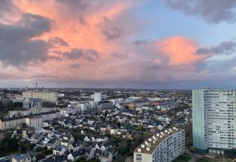 Rennes vu des Horizons has Balcony rooms