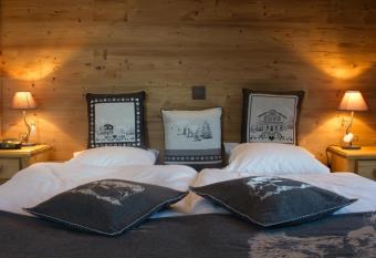 H  tel de charme la Poste has Balcony rooms