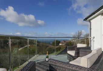 Hazelmere House has Balcony rooms