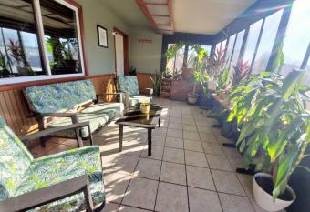 The Greenhouse - 3bed 2bath home in Tahlequah, OK allows 18 year olds to book a room