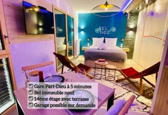 Studio BEL MOD Mont d Or - Belv  d  re Moderne has Balcony rooms