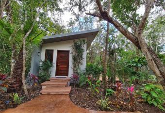 Secret Gardens Bacalar Suite 01 con alberca y bicicletas allows 18 year olds to book a room