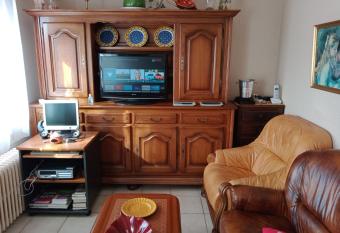 Maison enti  re avec parking, garage et jardin has Balcony rooms