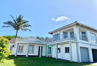 Awesome Sea views! House near Zimbali has Balcony rooms