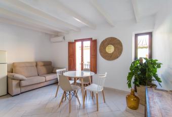 Mayor 7 by Seaward Suites has Balcony rooms