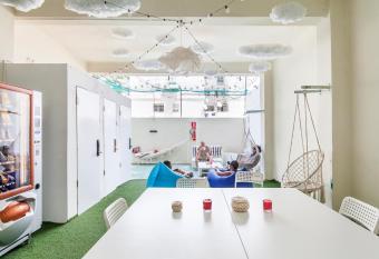 Capsule hostel valencia allows 18 year olds to book a room