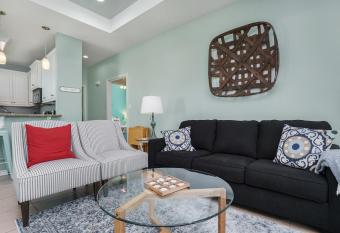 Sea Glass Cottage has Balcony rooms