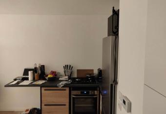 Appartement t2 proce allows 18 year olds to book a room