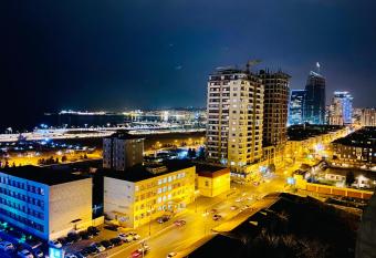 Amazing apartment in city center by Baku Housing has rooms with a private hot tub