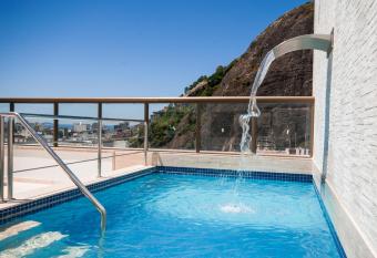 Hotel Atl  ntico Rio allows 18 year olds to book a room